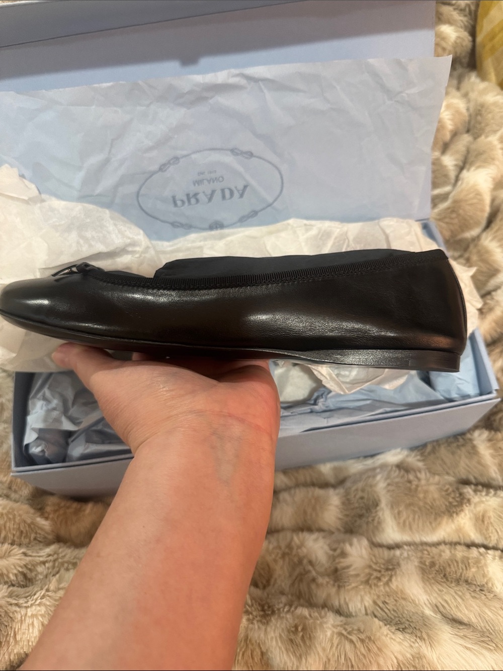 Prada/Calzature Donna/Women’s black leather flats with bows on toe/US 7/NIB! NEW - Picture 6 of 15